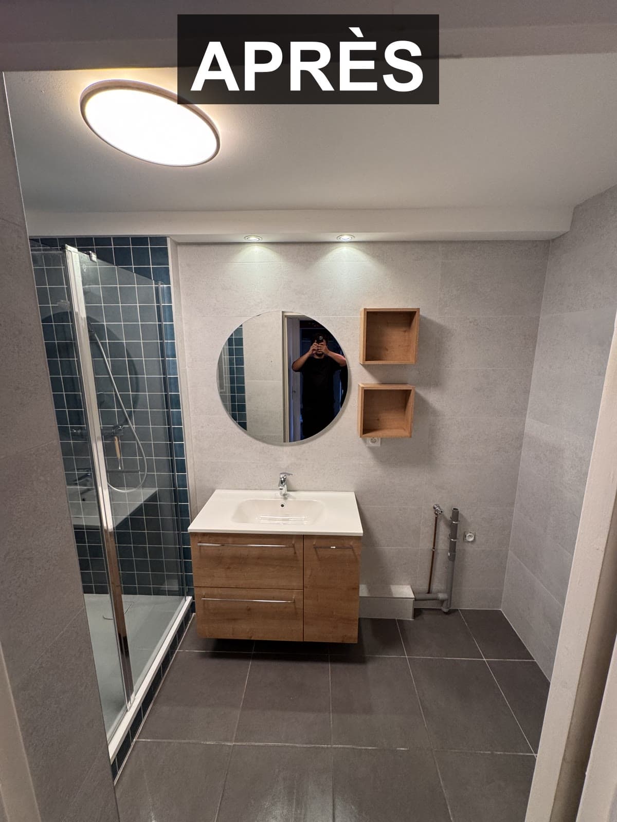 Salle de bain après rénovation - douche moderne