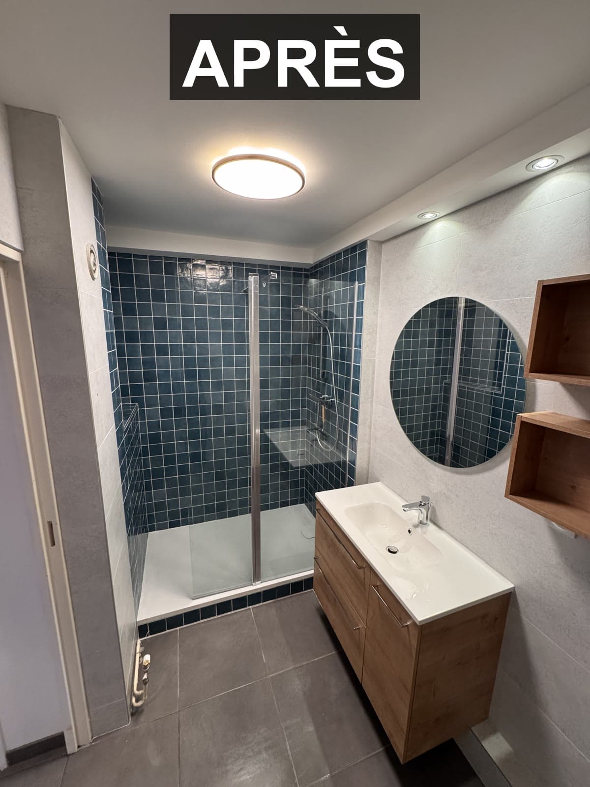 Salle de bain après rénovation - finitions soignées
