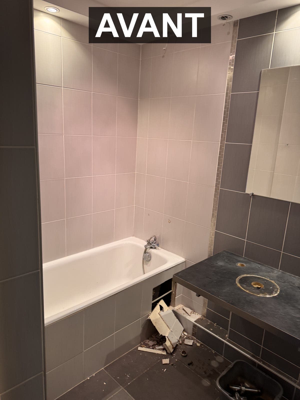 Salle de bain avant rénovation - équipements anciens